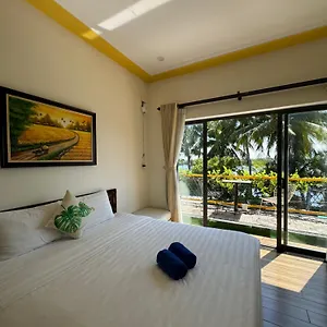 Coral Riverside & Homestay